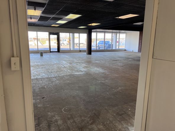 Boardwalk Village RESTAURANT OR RETAIL 3812 Central Avenue up to 10,000 Square Feet: 3810 Central Ave, Hot Springs, AR 71913